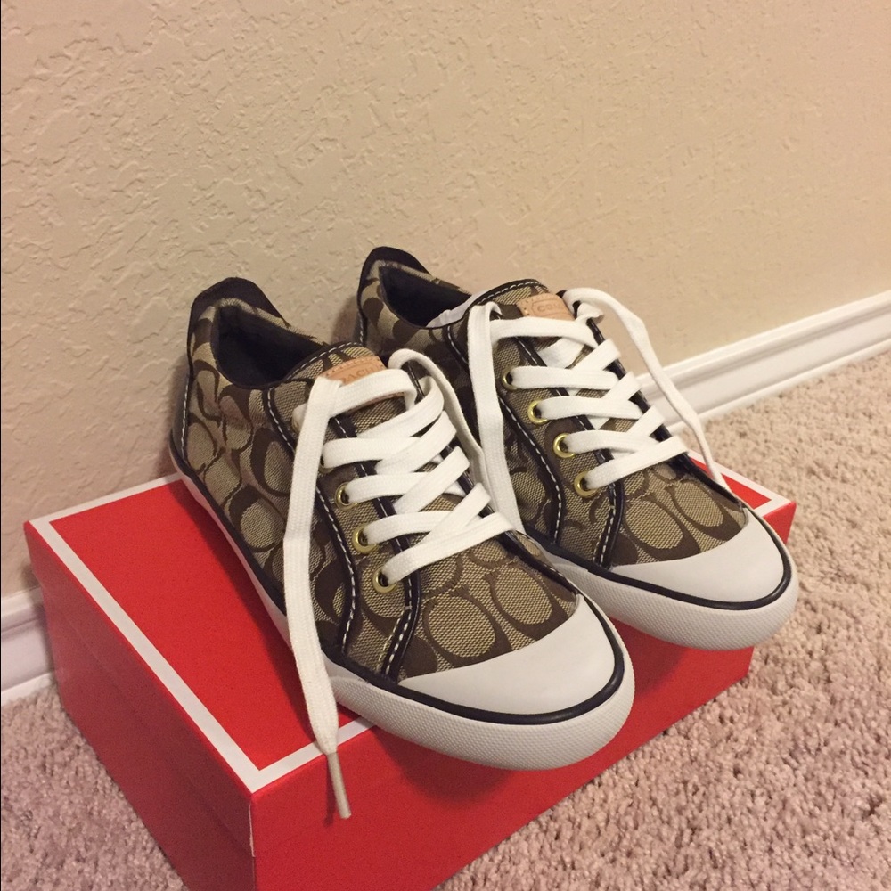 COPY - Coach Barrett Shoes in Khaki/Chestnut